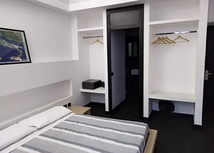 M&j Place Hostal Roma