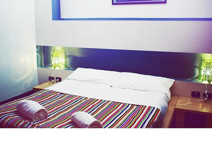 M&j Place Hostal Roma
