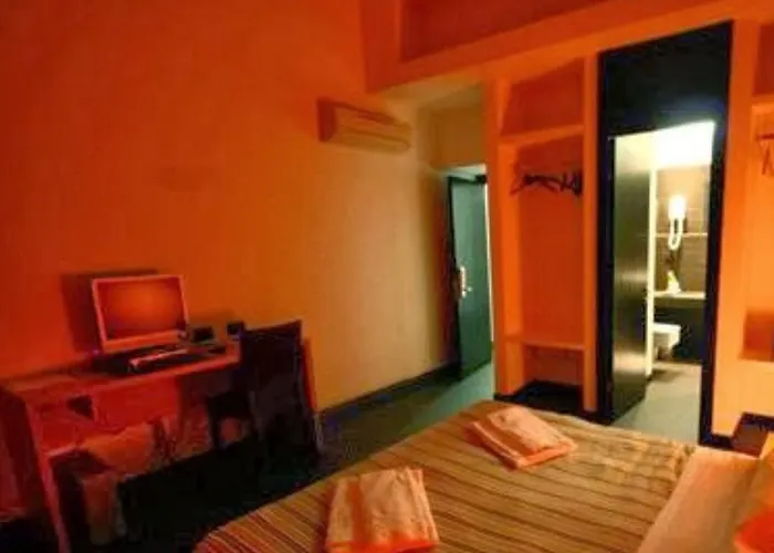 M&j Place Hostal
